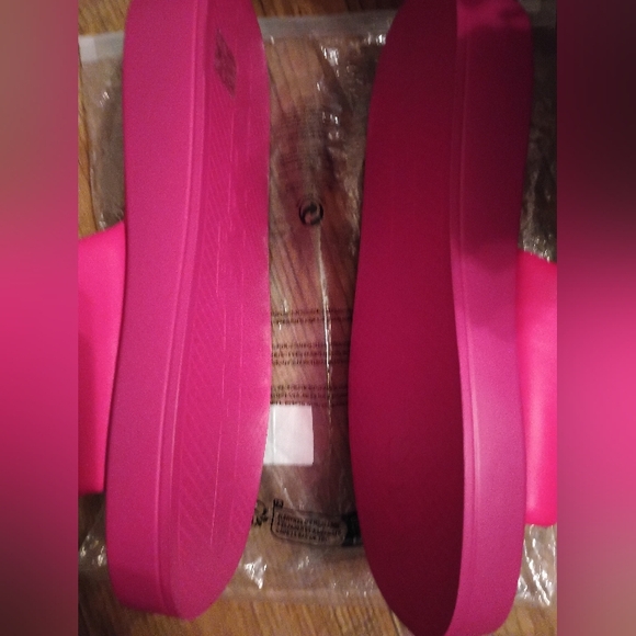 Karl Lagerfeld Opal Slip-on Platform Sandals - Picture 8 of 12